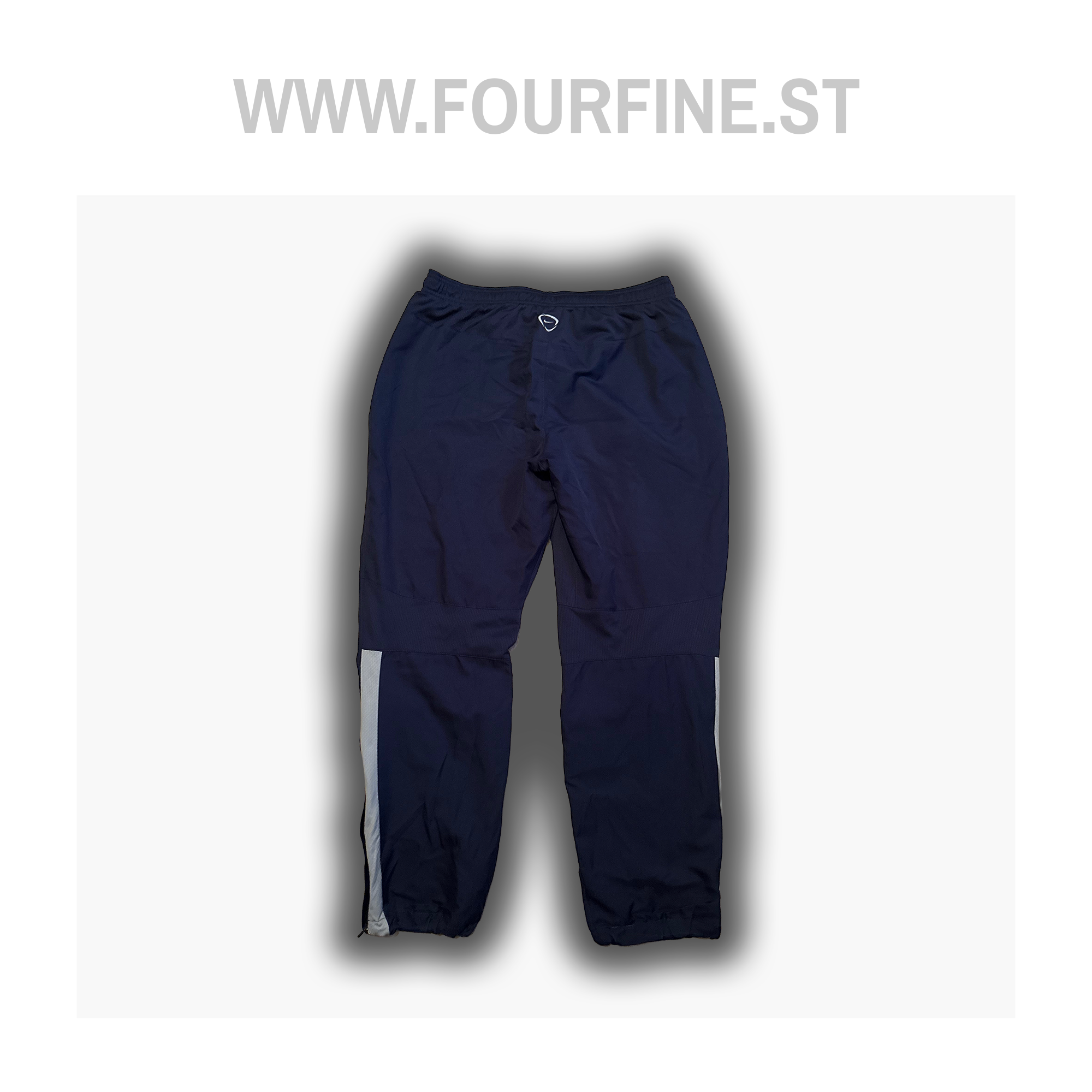 TRACKSUIT AS ROM [M]